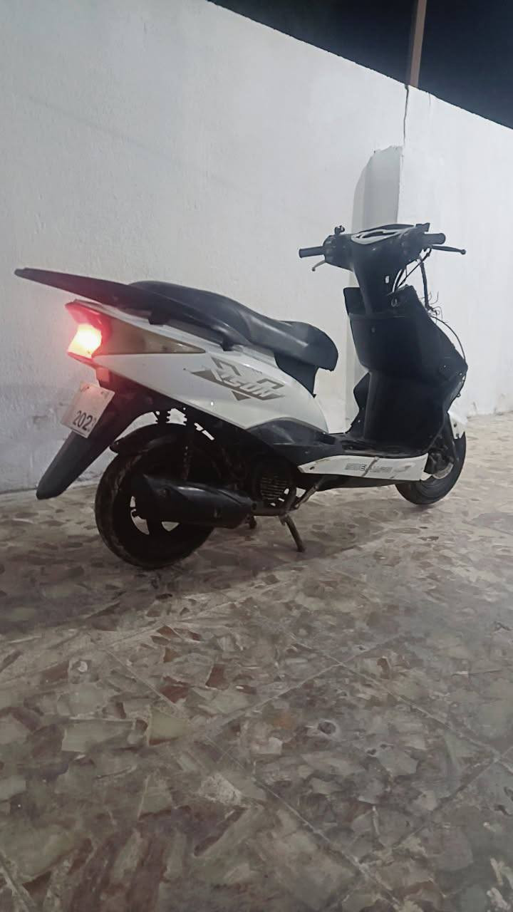 السلام عليكم 
دراجه للبيع سعࢪ 250 و بيها مجال بسـيط 
او مراوس ب ايراني
الدراجه نقصها كفر امام و قبغ هندر الدراجه حاليا تشتغل نكره سلف ما تعب بل تشغيل 
مكاني الصويره طريق المطار
للاتصال،***********
