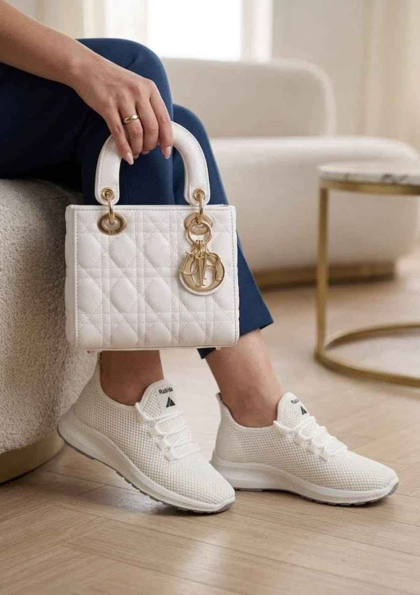 ✨👜👟 وصل الجديد! 👟👜✨
إذا كنتِ كتقلبي على إطلالة عملية وأنيقة فنفس الوقت، فهذا الطقم غادي يعجبك. 😍
حقيبة عصرية بتصميم راقٍ مع حداء مريح وخفيف، تنسيق مثالي للعمل، الجامعة، التسوق والخروجات اليومية، باش إبقى ستايلك مرتب ومرتاح طول النهار. 🤍✨
🎀 الطقم كيتكون من: ✅ حقيبة يد أنيقة مع حمالة كتف ✅ حذاء رياضي مريح وعصري
🤍🖤 متوفر باللونين: الأبيض والأسود
📏 المقاسات: 37 - 38 - 39 - 40
💰 الثمن: 280 درهم فقط
📦 التوصيل متوفر لجميع المدن
📲 للطلب أو الاستفسار، راسلونا على الخاص. 🌸 عين حرودة, المحمدية


**إذا كنت صاحب هذا الإعلان وتريد حذفه لأي سبب، رجاءا أرسل رسالة إلى الدعم الفني**