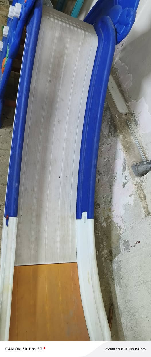 زحلكانة اطفال جديدة سعرة ٧٠
مكان الشعب
***********
