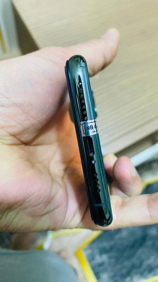 ايفون برو ماكس11  مواصفات كدامك امس ماخذه فقط مبدل شاشه بامريكا
من ابو سعديه ب ٣٥٠ الله شاهد. بس طاح مني امس ونكسرت الكامرة الي تبعد فقط الباقي شغالات وهاي صورت كارتون بيها  فطر بس تشتغل
قيم بالي يرضي الله. او مراوس بجهاز اندرويد احدث حتلو انطي فرق  شطرة ***********
