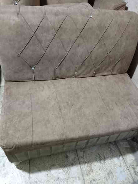 سلام عليكم عيني عندي تخم ديوان عشر مقاعدللبيع بس اليدات مالته تعبانه او يرادله تنظيف او سعره مناسب وشراي يتفظل على هذا الرقم *********** بغداد حي القاهرة الثانيه
