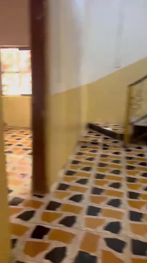 دار للبيع المساحه 130م ديالى بلدروز مقابيل عتبه قرب شارع الرئيسي يحتوي ع عدد 2 غرف مطبخ وستقبال وصاله وممشى 2 متر كامل مكمل كهرباء +مولد سحب تبليط باب البيت +ماء جاهز من كلشي مكفول عشائر ودوله ومشروع ناجح للأيجار بيع مستعجل السعر 50 وبي مجال .للاستفسار ***********

