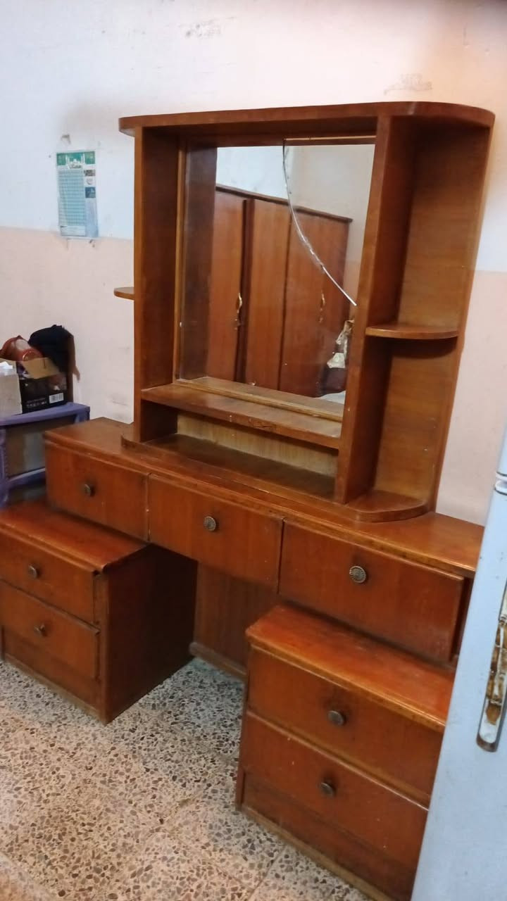 السلام عليكم ورحمة الله
مكلف بالنشر غرفة نوم صاج حطاطه شغل الأول كنتور ٦ أبواب طابق واحد
وجرباية تخت شرقي درجه اولى مع الدوشك سفنج نوعيه ممتازه 
ميز تواليت
زاوية
زاويه ديوان
الغرفة بحاجه إلى تلميع وصبغ بسيط  وتبديل اليدات فقط
الباقي كله شرط
تكمة ومضبوطة وسعره ٣٥٠ الف
مكانه موجوده بالمزاد
للاستفسار
***********
***********
***********
العنوان
ألفلوجة حي الجغيفي الثانيه شارع الضغط العالي شارع ملعب النجمة الرياضي حاليا
تخلص علوه المخضر تحسب رابع فرع عل اليسار مثبت لافته براس الفرع
