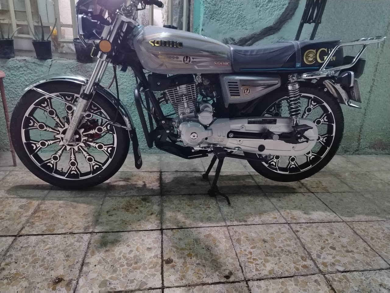 سلام عليكم دراجه سيفان  مديل 2026 دراجه جديده حيل محرك 200رقم نجف وسنويه ماخذه من عباس العارضي سنويه بسمهم تروح ويا كبل تحوله  مكان الدراجه نجف / سعر مليون 650 / رقمي ***********
