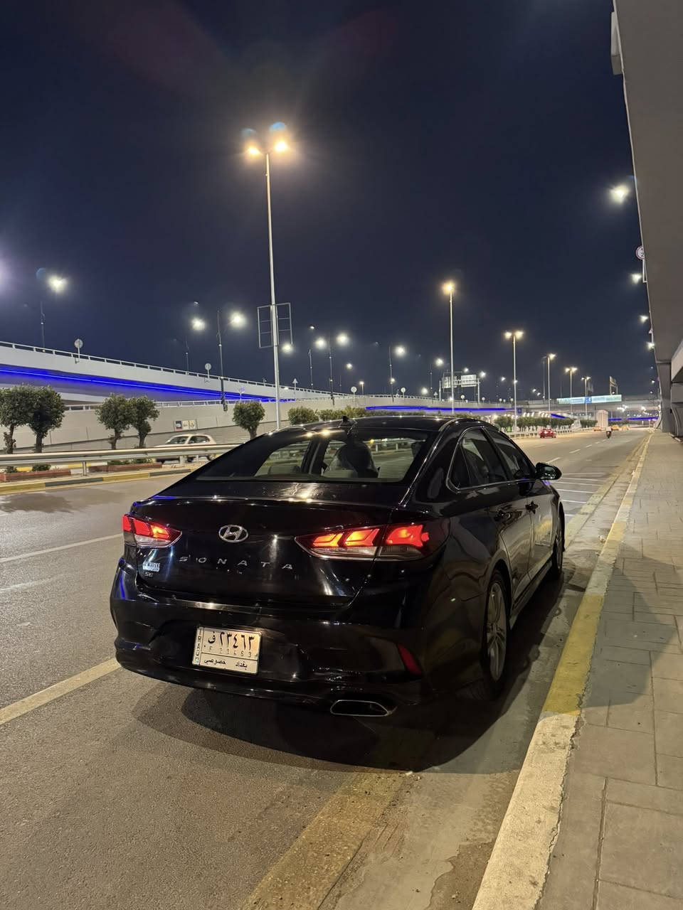 السلام عليكم 
سوناتا 2018 امريكي رقم بغداد تحويل او وكاله 

محرك 2400 GDI 
تبريد بيانو 
نقطه عمياء وحساسات جانبيه ويا الاشاره 
تحكمات ستيرن 
تبريد تدفئ ماكو مشكله 
باقي المواصفات عاديه ومعروفه 

(ضرر السياره   ❌)

جاملع عكس السايق وبنيد مبدلات وصور الحادث موجوده بالمنشور وهنا صار بيها  صبغ صفحه السايق يعني 6 قطع صبغ 

اكو كم ملاحظه بيها مبينه بالصور ويحتاجلها بوليش 
السعر 123 وبيها مجال وبالخدمه 
متواجد ماسنجر وواتساب ***********
