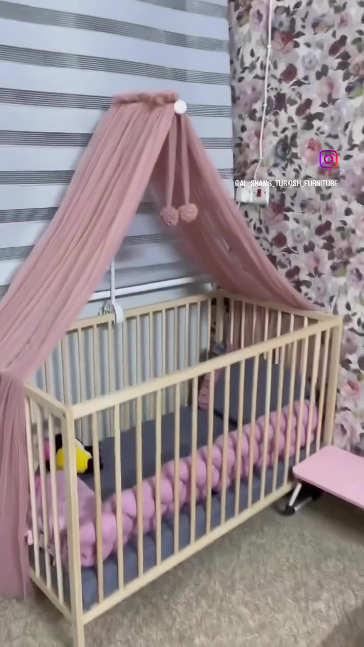 السلام عليكم عندي تخت حضانه عدد 4 للبيع قياس 60*135 تركي درجه اولى شاحنته من تركيا النظافة 100‎%‎ يفيد الحضانات وتول وردي عدد 2 ملاحظه سرير الإيكيا العالي مو للبيع فقط التخت الناصي للاستفسار ***********
