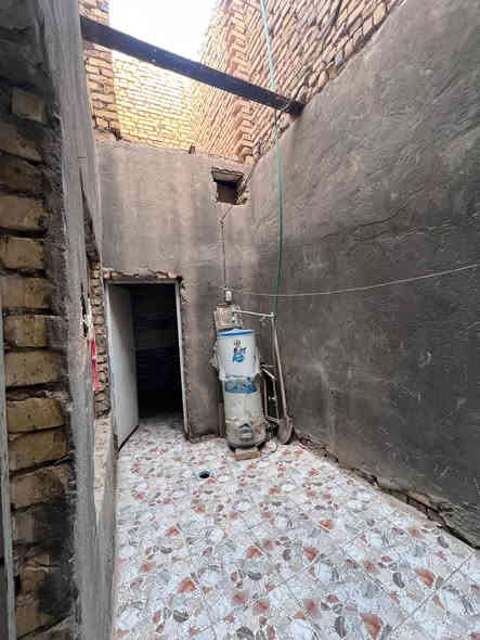 لسلام عليكم
بيت للبيع مساحه 121م يتكون من طابقين الاول يتكون من غرفه وصاله ومطبخ واستقبال وحمام داخلي وحمام خارجي والطابق الثاني بتكون من ثلاث غرف بس يحتاج لباخ متوفر جيمع الخدمات ماء وكهرباء ومجاري شارع فرعي عرض الشارع 10 م ويبعد عن الشارع الرئيسي  تبليط يبعد عنه 30 متر المكان سوق الشيوخ قرب ام

عواد الجوايه. جسر الصابئة الاستفسار اكثر الاتصال 

   الرقم فقط واتساب ***********

او التصال على الرقم  ‭ ٠٧٨٣ ٠٩١ ٦٧٢٧‬
