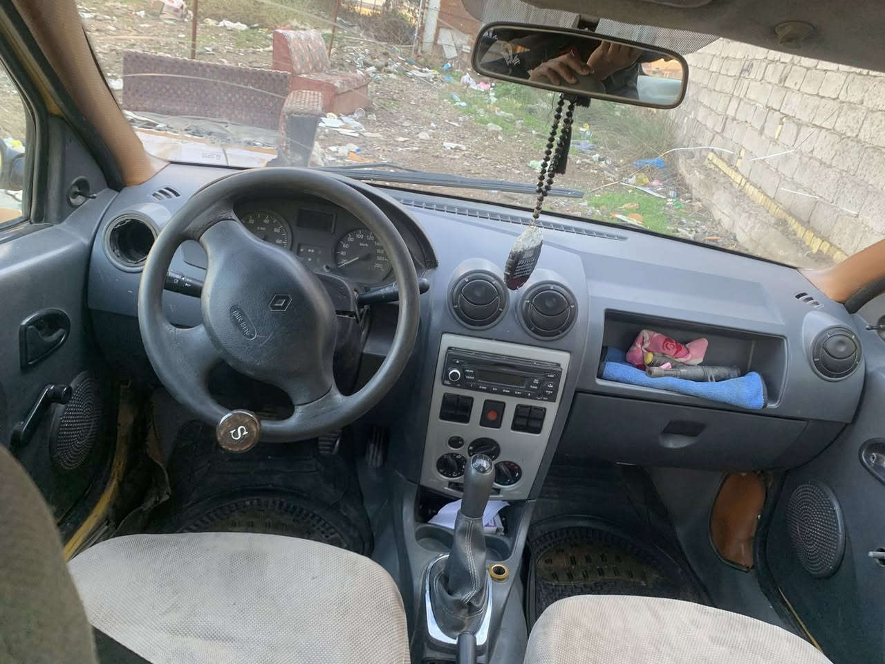 السلام عليكم رينو لوكان 2009 للبع السعر 35 وبيهه مجال نقوصات بسيطه ليريد يتواصل ع رقم *********** العنوان جزيرة بغداد السياحيه
