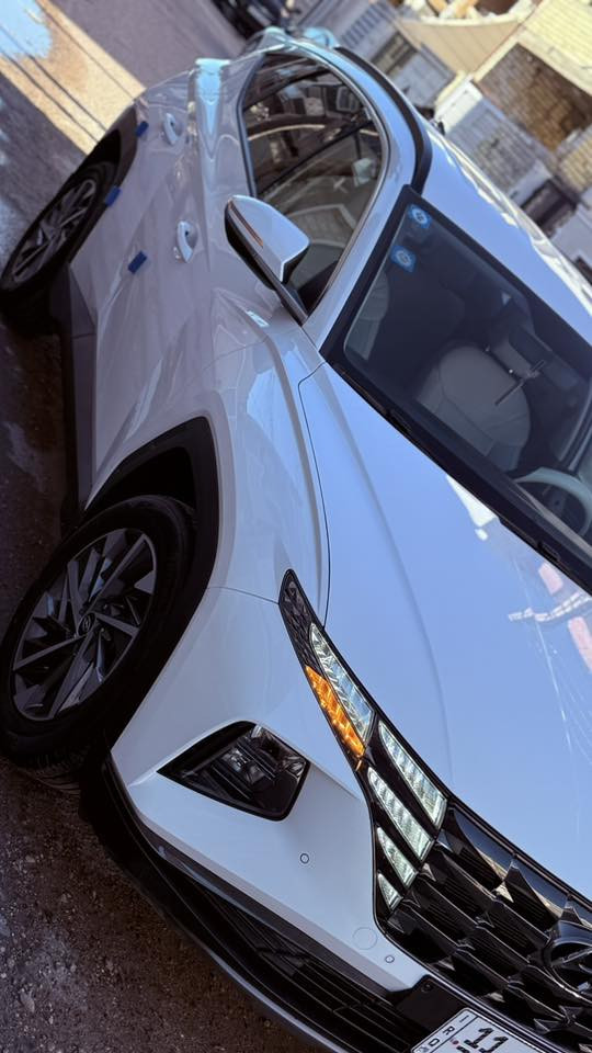 توسان ٢٠٢٣ كفاله زيرو ((ماشيه ٢١ الف))
واردخليجي ، ،اللون ابيض، رقم بغداد محرك 2000،  جديده فول مواصفات عدى البانوراما 
1- كراسي كهربائي
2- حساسات امامية خلفية
3 - بصمة تشغيل عن بعد
4 - ويل كروم 
5 - اشاير بالمري
6 - دخول ذكي
7 - هاند بريك بصمة
8 - ثلاث انظمة قيادة ايكو سبورت نورمال 
9 - شاشة ايباد
10 - شاحن واير ليس مع منافذ USP إماميه و خلفية
11 - قطعتين تبريد 
12 - تحكمات ستيرن جهتين
13 - كأمرة دوار
14 - بردات خلفي
15 - الجام اوتو 
16 - مثبت سرعة
17- مري شفط
18 - لايتات دوارة امامية فول LED
19 - زنون لد امامي خلفي

السعر ٢١٨ وبيها مجال بسيط
رقم بغداد انكليزي بسمي 
حي الاعلام بغداد ‭
‏‭٠٧٧٣ ٥٤٢ ٢٩٧٧‬
