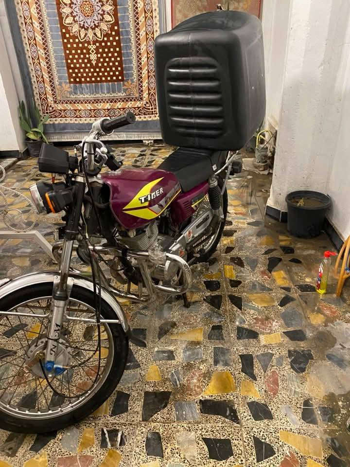 يراني لبيع موديل22 معه صندوق سعر550وبيها مجال رقم الهاتف ***********
