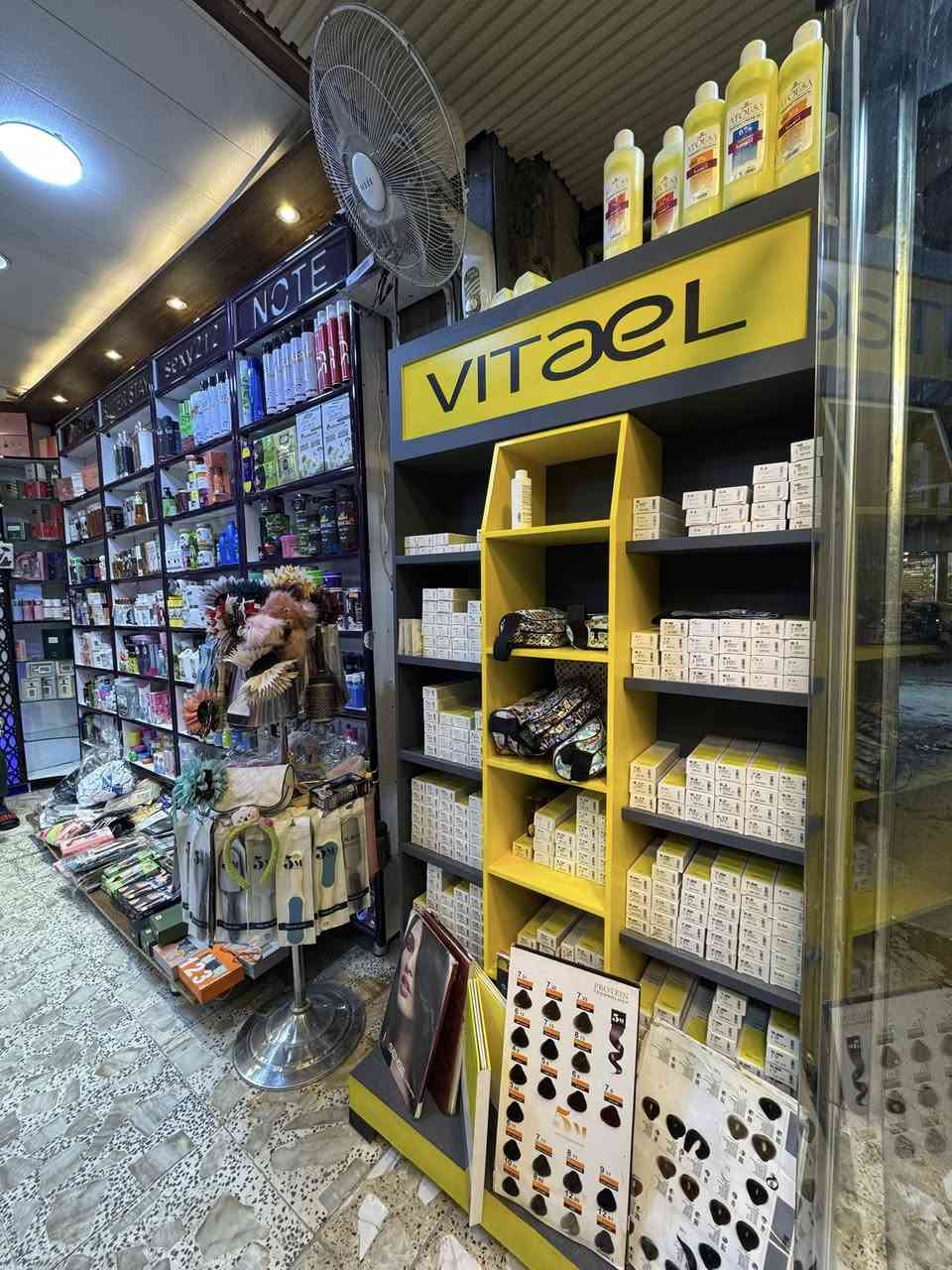 السلام عليكم كوزمتك للبيع هوة وكل محتوياتة تفاصيل المحل اتصال ع الرقم *********** عنوان المحل بغداد. بغداد الجديدة شارع المسبح. مقابيل مروان ابو الفلافل
