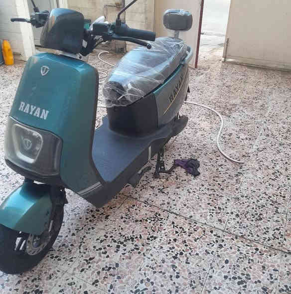 ماطور شحن تيسله للبيع ملف 2000.  ٦ بطاريات  حيل نضيف كدام العين سعرو 750  المكان موصل حي زهور الرقم ***********
