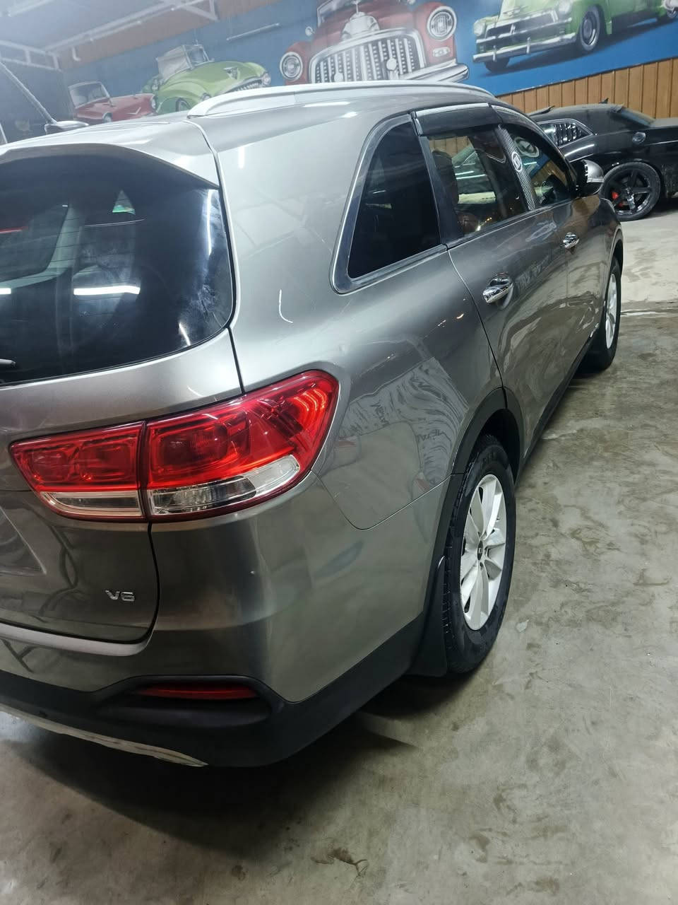 السلام عليكم سورنتو مديل 2017 الشكل عشرين. 
حادث جاملغ وبنيد. 
محرك 6سلندر 
سبعه راكب. 
رقم بغداد.  
السعر 168 بيها مجال
ماشيه 90تقريبن مكان بغداد الحسينيه
الاستفسار اتصال ***********
