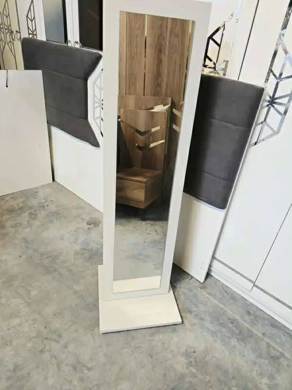 غرفة نوم مستعملة🇹🇷
موديل حديث 👌
 نضافة90 ٪💯
عدد القطع / 9 💥
سريره /مخزن 📥
شازلون /مخزن 📥
قماش /وتر بروف أصلي 💥
نضام / أبواب🚪
بيه كنتور طفل اضافي بابين 🍃
سعرها /850 قفل 💸
شد ونقل داخل بغداد مجاني🚛
يوجود توصيل محافضات 🚛


**إذا كنت صاحب هذا الإعلان وتريد حذفه لأي سبب، رجاءا أرسل رسالة إلى الدعم الفني**