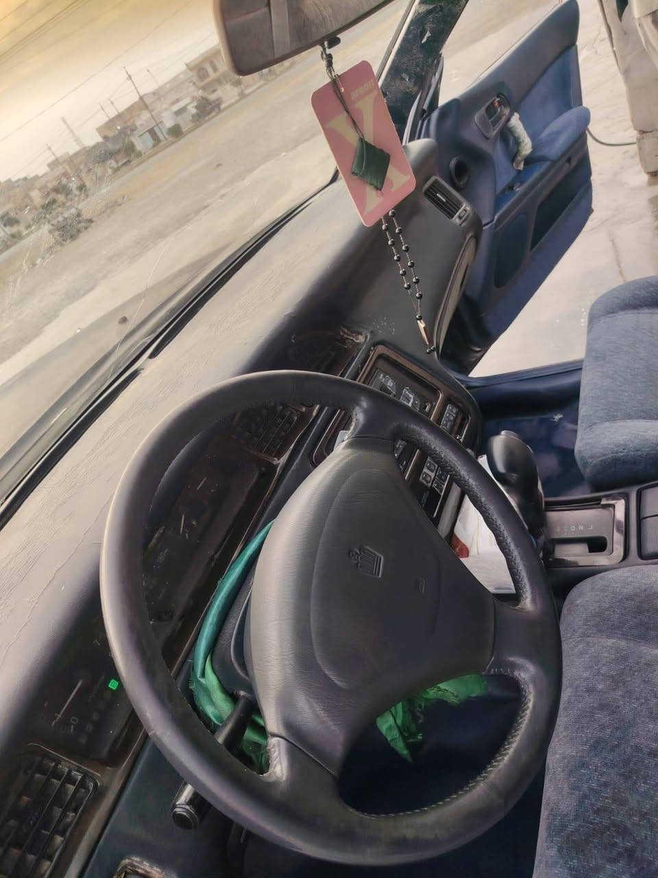 سياره كراون مكفوله السعر 47$$***********
