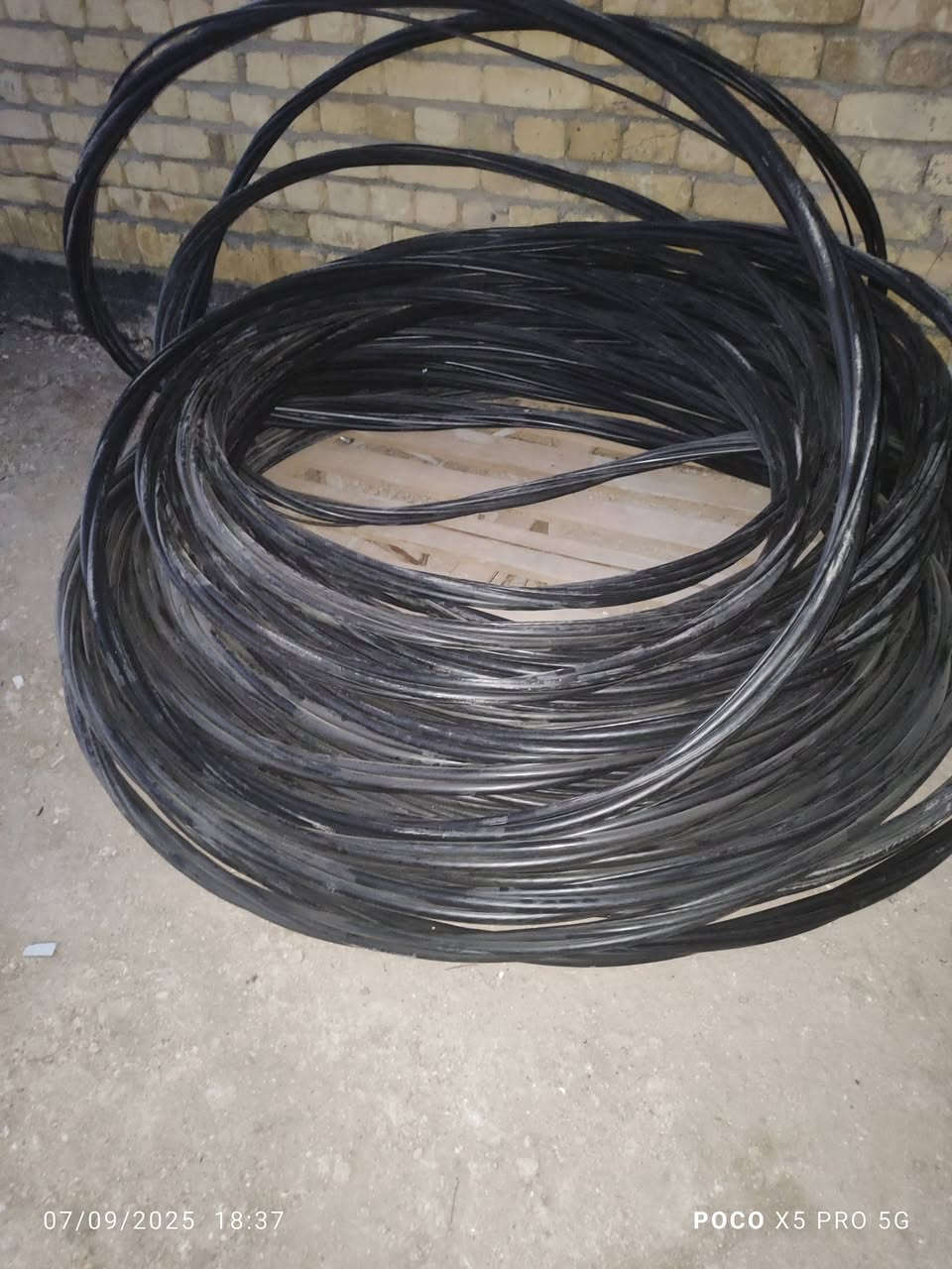 سلام عليكم
ضفيره البيع حجم ام ال 120

طول 130 متر 

اتصال فقط

‏‪0785 313 8640‬‏
