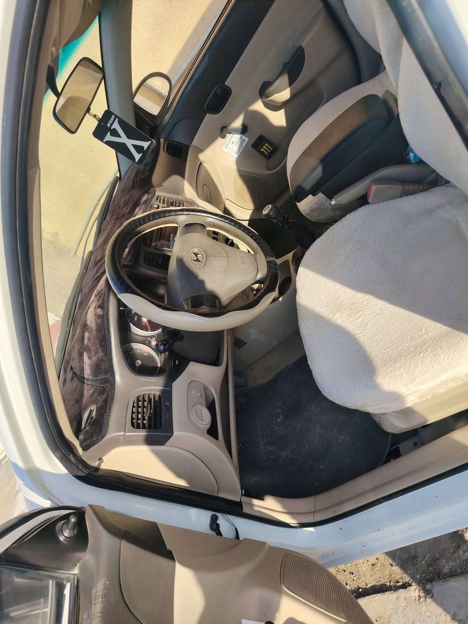 السلام عليكم اكسنت للبيع كير عادي موديل ٩ محرك ١٦ شرط التحويل ولوكاله  السياره بيهه قطعه وحده فقط والباقي كفاله عامه صدر محرك كهرباء كلهه شرط السعر 75قفل قفل هاتف***********
