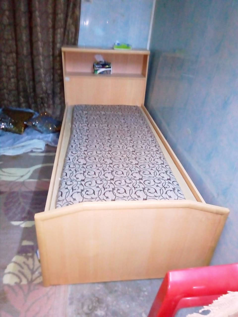 جرباية خشب نفر واحد نظیف السعر 25 الف 
***********
