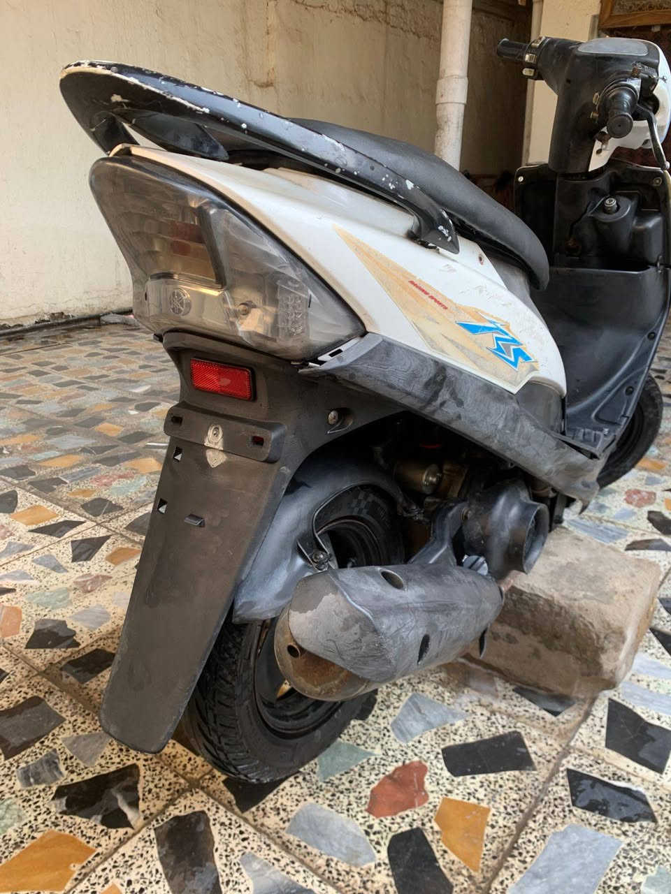 سلام عليكم ماكس عدله بلاديه حلوه ونضيفه بيها شغلات بصيطه حاظنه مال كور ومال باتري وراجز بيها لرقم ***********
