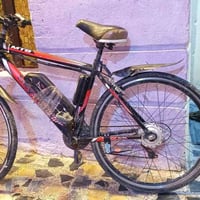 بايسكل شحن  رياضي حجم 27 بايسكل كلش حلو شاحنه موجوده  فقط بطاريات تهبط...