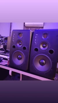 مونيترات ستوديو • ادم S3V