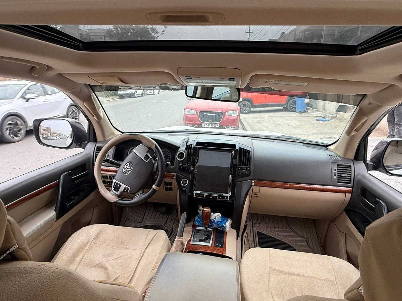 تويتا لاندكروز موديل 2012 فول GXR
مكينه V6سته سلندر المرغوب 
كير مكينه كفاله بيه 3 قطع صبغ وبارد 
مواصفات  المعروفه 
ثلاجه/شاشه جبيره /فتحه /جرص  ع 120 
لايت زنون / كامره / 8ايرباك /حساسات /كشن كهرباء 
ماشيه 163 حقيقي

🛑 السعر سوي تعليق يصل مباشرة 🤖 

رقم بغداد تحويل ثاني يوم 
مكان بغداد  

رقم صاحب السيارة 
***********
