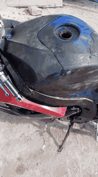 سلام عليكم للبيع دراجه جكسر ٧٥٠ طافيه ابيع كوم حديد سعر ٩ ورقات بكاني البياع شراي خابر *********** وليكلي شبيه ما بيهه اصد الموبايل بوجهه ابيع كوم حديد
