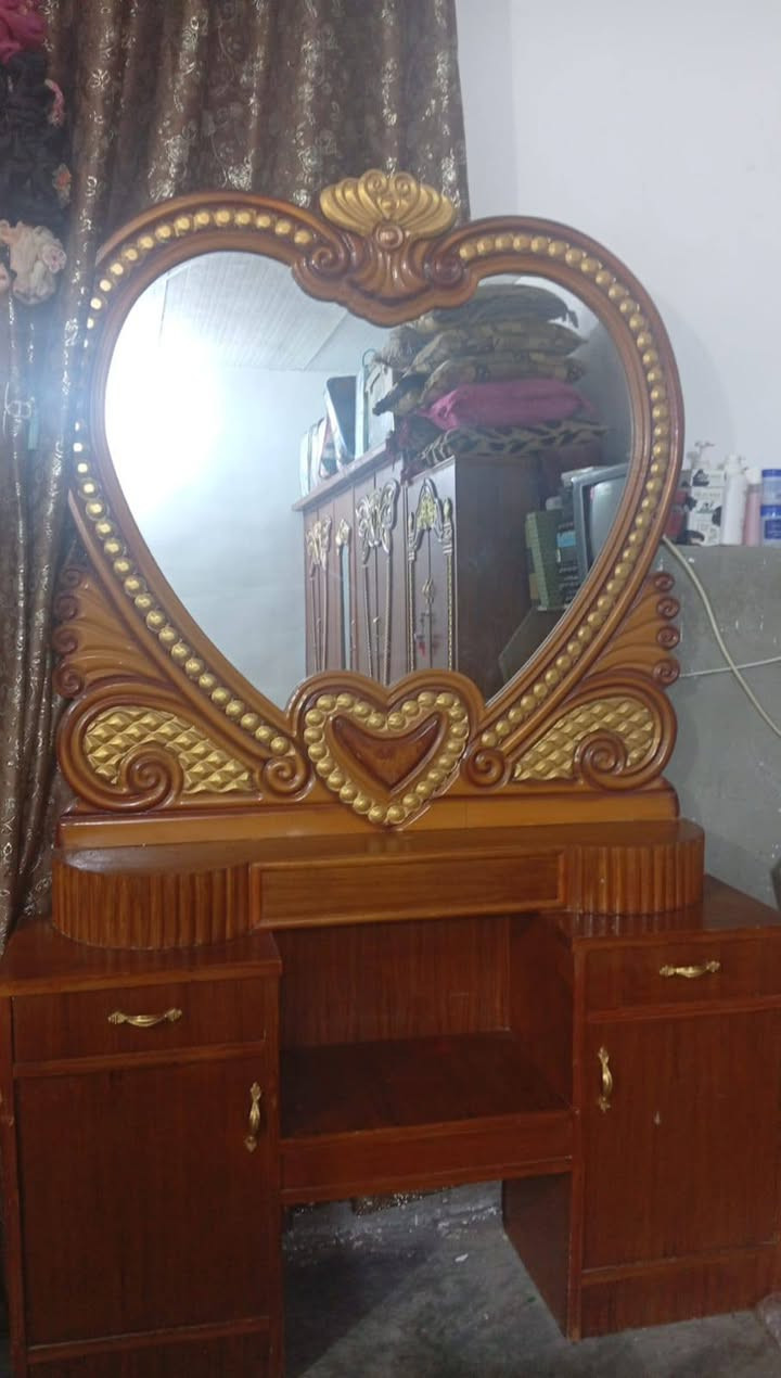 غرفه خشاب البيع سعر 600وبيها مجال 
***********
