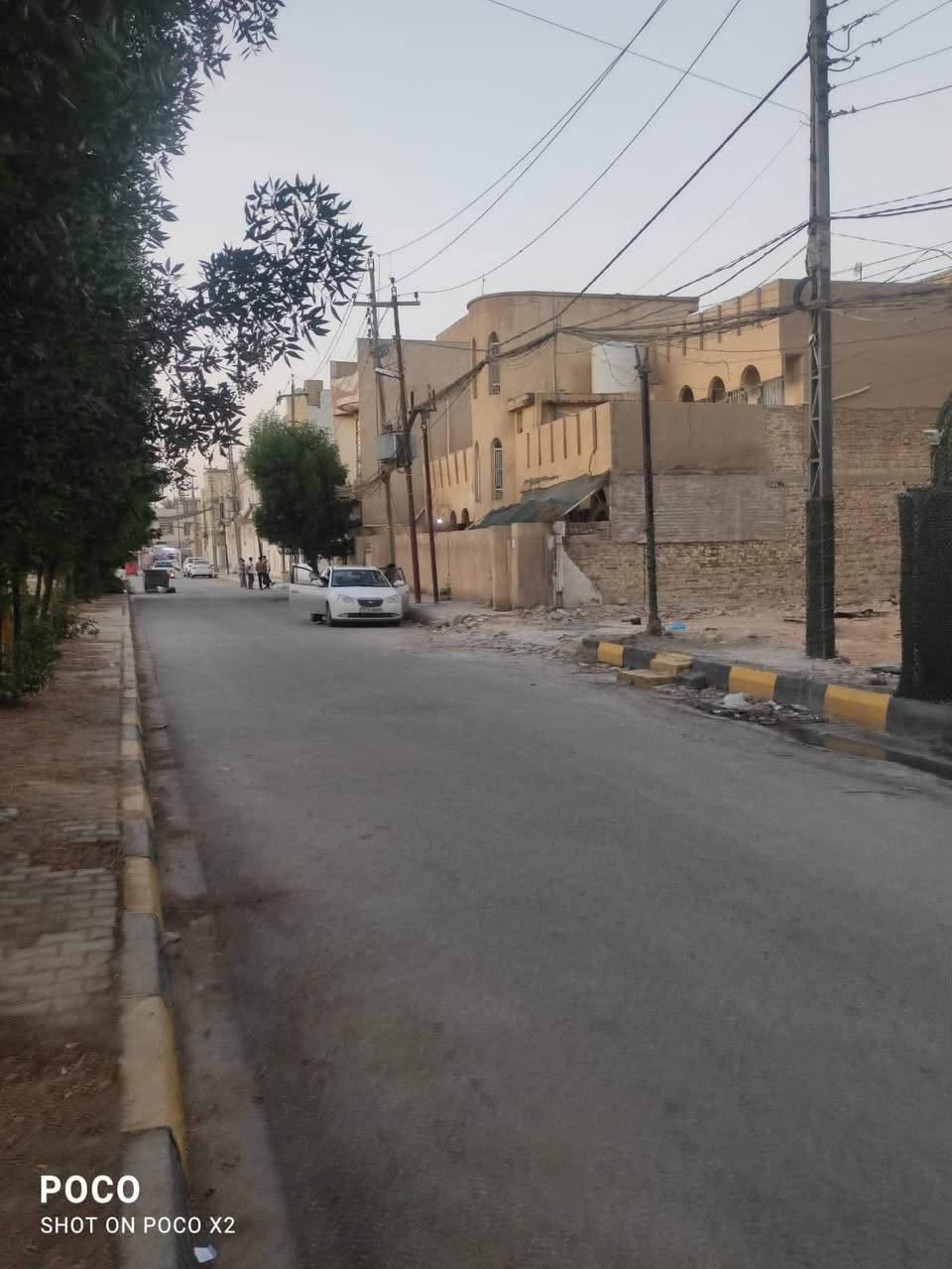 بيت للبيع طابو صرف مساحه 100 متر ركن موقع ممتاز على شارع ركن مقابل حديقة عامه 3 غرف 4 صحيات استقبال وصاله مطبخ بناء درجه اولى وجه حجر مرمر  الموقع كربلاء حي العامل الاولى شارع مستشفى الولاده قرب اسواق الاخوين تفاصيل اكثر الأتصال على رقم ***********
