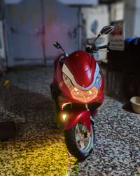 اخواني دراجه PCX جيل اول كهربائيات شغاله بس الاشاير وكفن نكره سلف الكا...