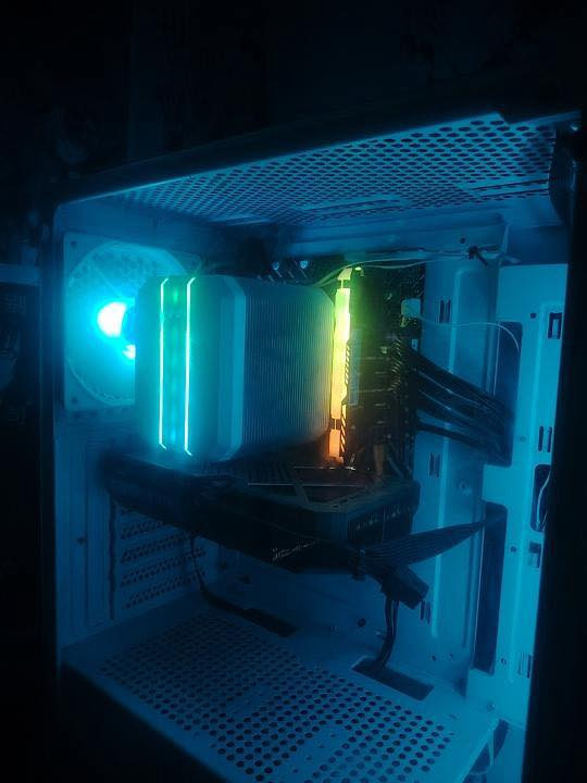 كيس للبيع + كل كراتين موجوده
GPU: ZOTAC RTX 5060TI 8G TWIN EDGE
CPU 15 13400F 
RAM TWINMOS 16G DDR4 3200MHZ
CL16 RGB 
LEXAR M.2 1T 
CASE GAMDIAS AURA GC1 ELITE WH 
PSU GAMDIAS AURA GP650 
CPU COOLER ALSEYE M90 WHITE


**إذا كنت صاحب هذا الإعلان وتريد حذفه لأي سبب، رجاءا أرسل رسالة إلى الدعم الفني**