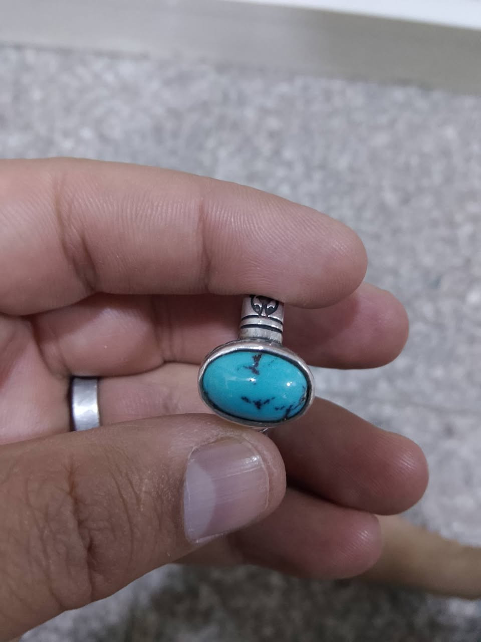 خاتم نيشابوري فيروز صباغه جميله وثقيله السعر 50الف التواصل خاص او ع الرقم *********** مكان البصره.
