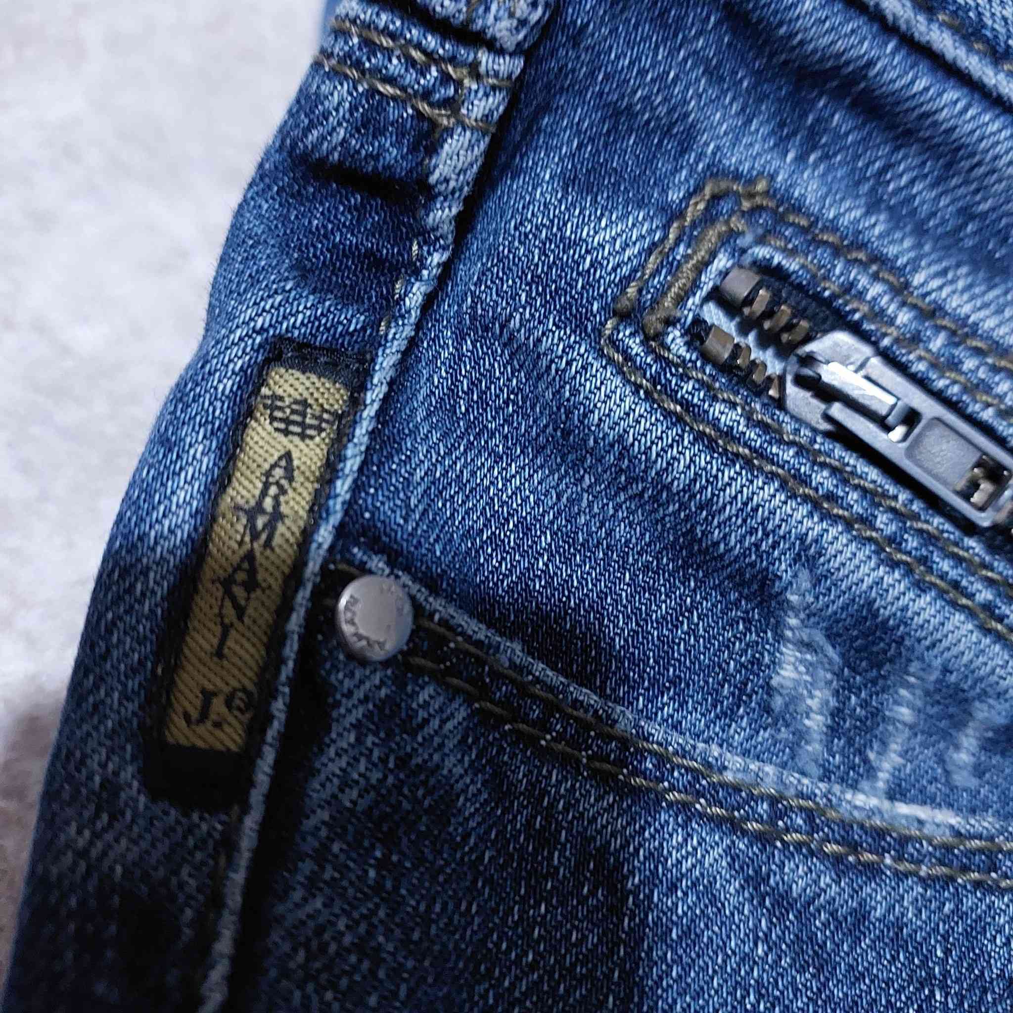 ارمنی  ایطالی
قیاس 32
طول 108
حجل 18


**إذا كنت صاحب هذا الإعلان وتريد حذفه لأي سبب، رجاءا أرسل رسالة إلى الدعم الفني**