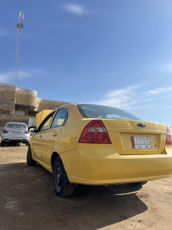 السلام عليكم 
أفيو 2009 
مصفرة من الغرامات. 
محرك  1400 
نضافة مثل ما موضح ب صور. 
السعر 50 وبيه مجال بسيط 
العنوان الديوانيه الحمزة الشرقي 
للتواصل ***********
