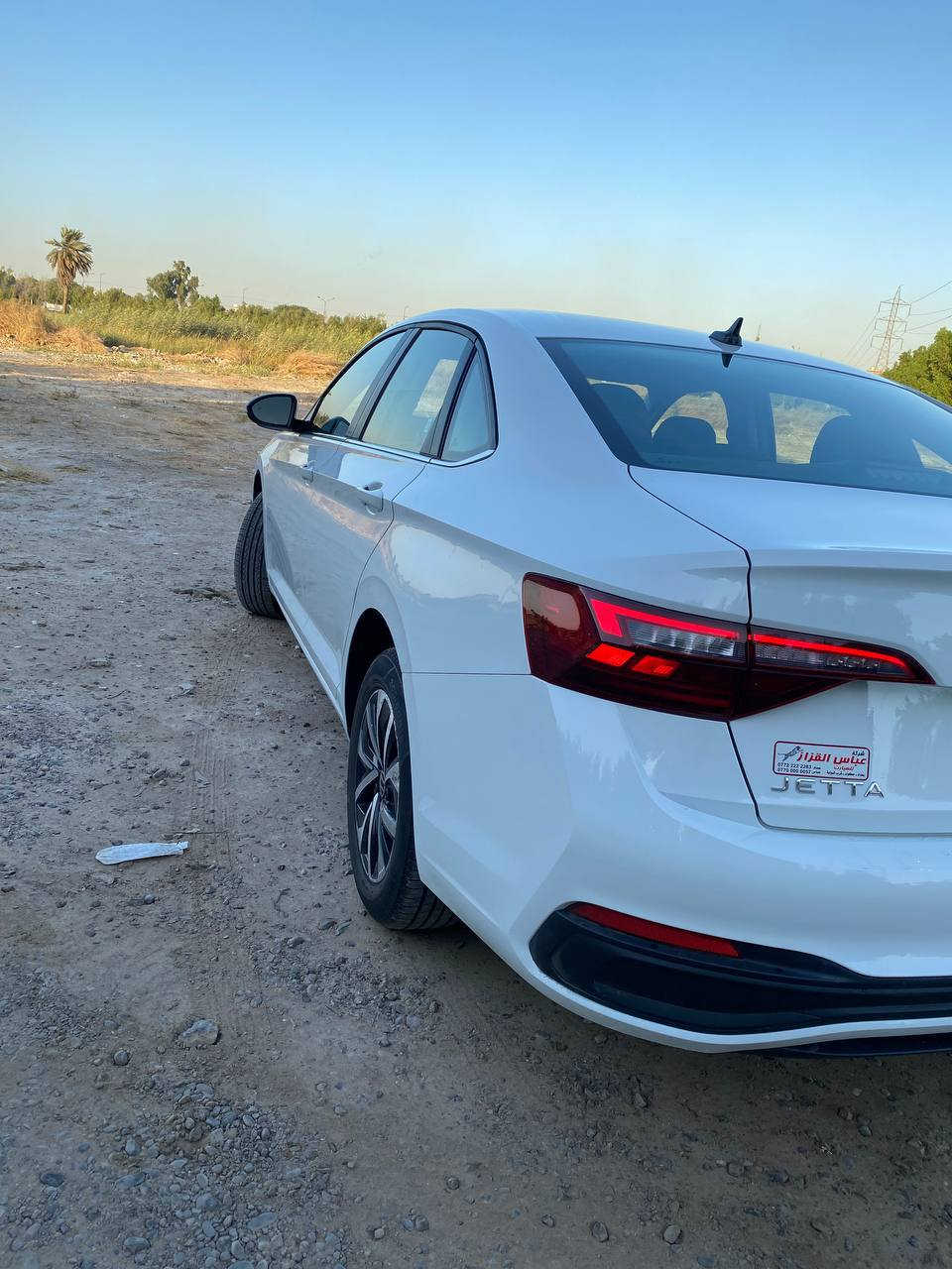 السلام عليكم
فولكس فاجن جيتا 2024
السيارة سيدان 4 باب، محرك 1.5 تيربو، بنزين، أوتوماتيك

المواصفات:

محرك 1500 سي سي تيربو اقتصادي جداً

كير 8 سرعات. 

دفع أمامي

شاشة، حساسات، كامرة رجوع، ستيرن جلد، تبريد قوي

نظام الفرملة الطارئة التلقائي (Automatic Emergency Braking – AEB)

تحديد مسار ، نظام تحذير النقط العمياء الخ

5 ركاب، صالون واسع ومريح

لون أبيض 

محرك وكير وشاصي بحالة جيدة جداً 

 الملاحظات:
السيارة استيراد أمريكا، 
الكير والمحرك سليمين 100%
الداخلية نظيفة وممشاها قليل  
رقم بغداد  

سعر مناسب
 
 للاتصال أو الاستفسار:
(***********)
