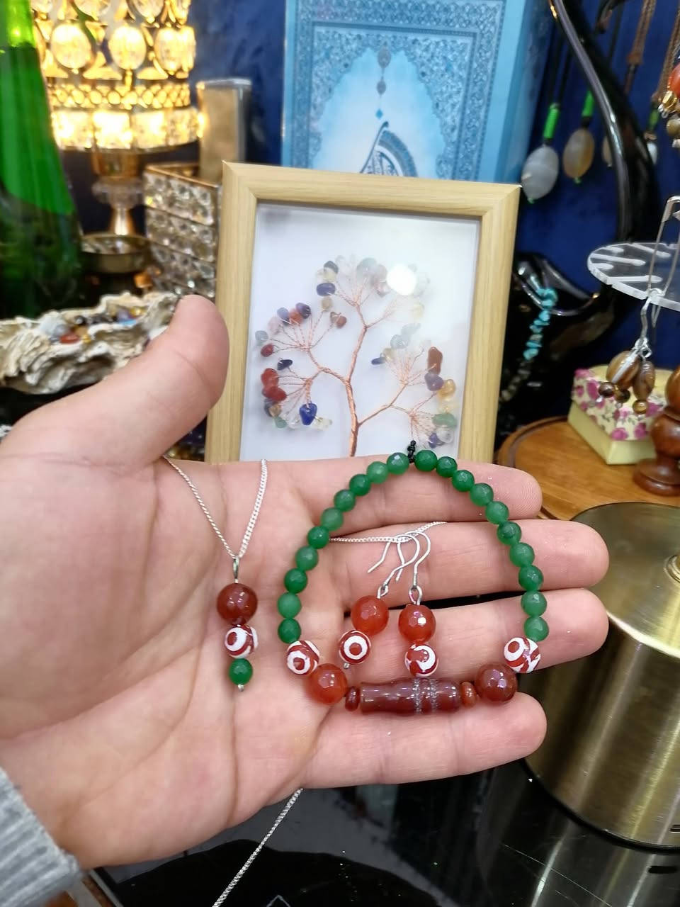 🛒 تسوّق الآن من بازار ذي قار للاحجار 🛒
* نوع البضاعة: طقم سوار وكلادة وتراجي 
* عيار الفضة: الزنجيل فضة عيار ٩٢٥
* نوع الصياغة والمنشأ: أعمال يدوية هاندميد / صنعت في وادي الرافدين. 

* نوع ومواصفات الحجر: زمرد طبيعي / عقيق طبيعي / تبت صيني / كل الأحجار تراش ليزري. 
* السعر شامل التوصيل:
55.000 دينار عراقي
* اسم وعنوان التاجر: صلاح الصالح - ذي قار 
* رقم هاتف التاجر:
*********** 📲 واتساب 

#بازار_ذي_قار_للاحجار
