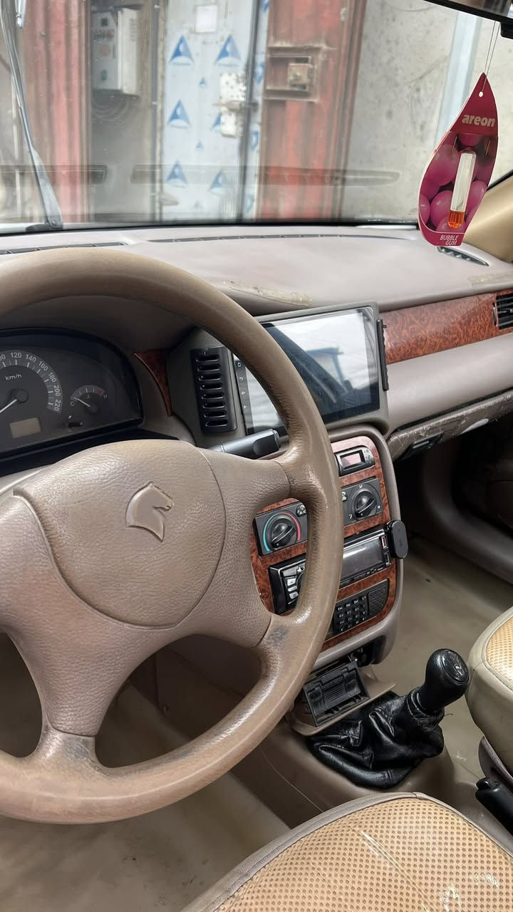 السلام عليكم 
سمند موديل 13 كرستال 
مكفولة من الضربة والصبغ  والتكحيل ع البلاد من الداعمية  للدعاميةفقط بيها طخة صغيرة عالبارد 
محرك  بالصندوك جديد لا تنقيص ولا تبخير بشرط كير تبريد صدر كلة مكفول مابيها نقص برغي سيارة جديدة 
دوشمة شاشة كاميرا على اخر حبايةكبل للشارع
او وين ميعجبك افحص
بأسمي رقم بغداد شرط التحويل ثاني يوم
سعر 
(58) او بيها مجال قليل 
عنواني بغداد الحرية
***********
