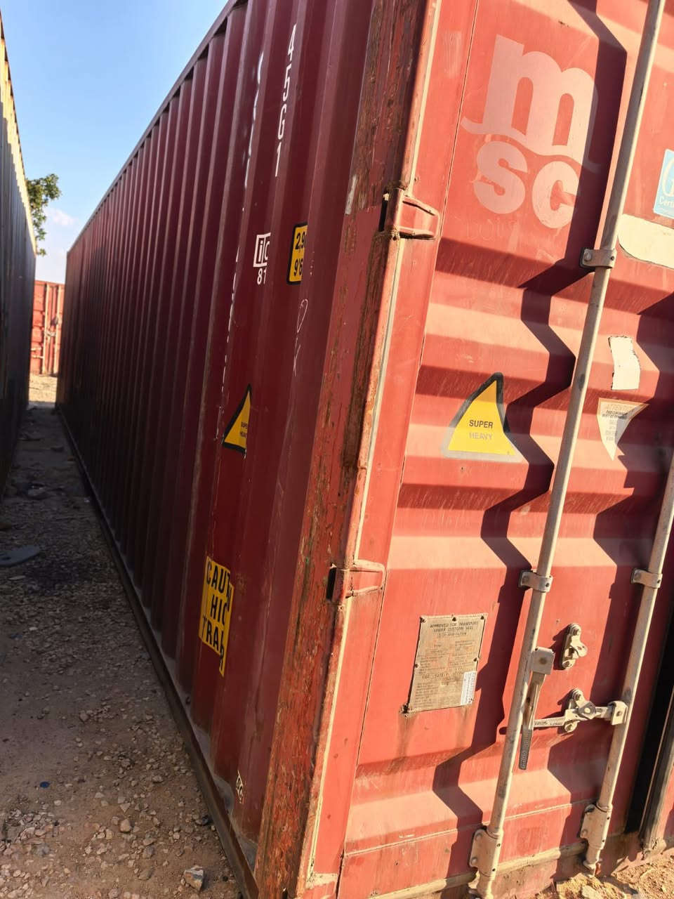 الهم صل على محمد وال محمد
حاويات طول 12 متر ارتفاع 290 سم 
الموقع:حي الحرفين
هاتف:***********
