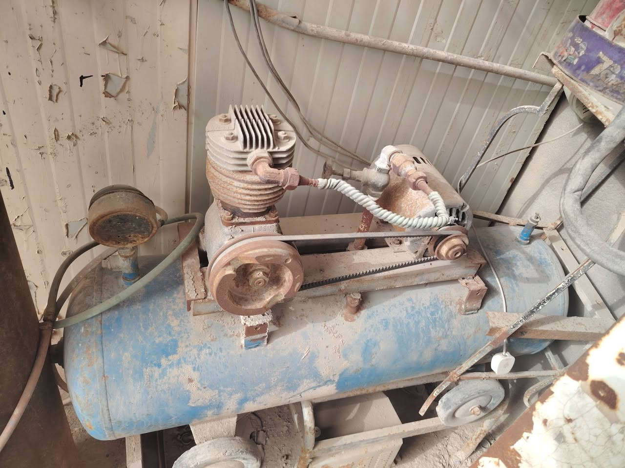 غراض محل تبريد كامل للبيع للاستفسار الاتصال علئ الرقم ***********
