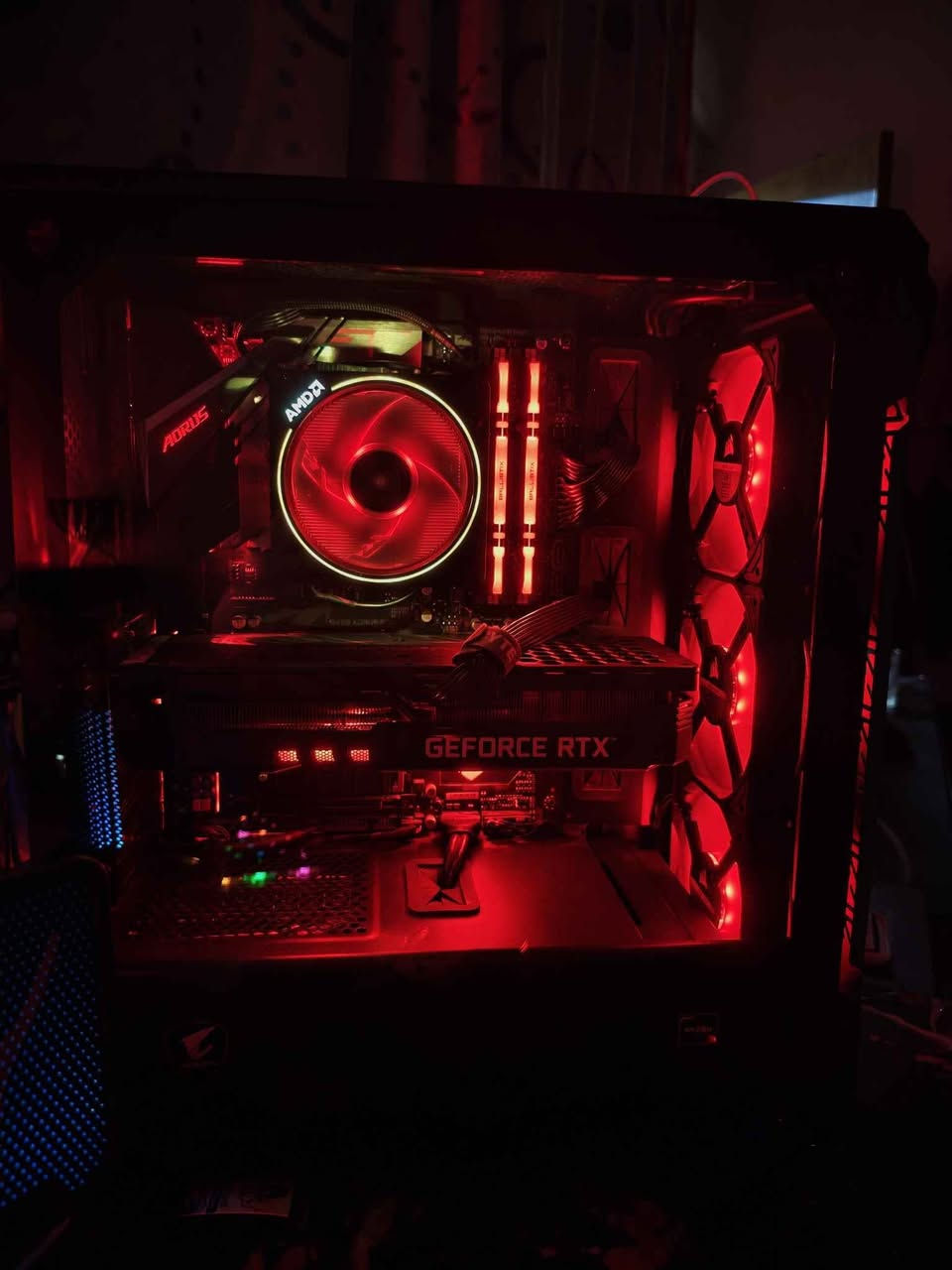 المواصفات كل القطع براندات قوية

مذربورد : Aorus Gigabyte B450 PRO
باور سبلاي : Gigabyte Gold 750w
الرامات : Ram 2x8 gb 3200hz Crusial Ballistix RGB
المعالج : Cpu R5 5600x
كارت الشاشة : GAMINGPRO Palit GeForce RTX 3070Ti 
الكيس : Case Mini Tower Cruiser Black RGB
الهارد الاول : Lexar M.2 256 Gen4
الهارد الثاني : Seagate BarraCuda 2TB

سعر الكيس فقط : 1200

الشاشة
AOC FULL HD 165hz حجم 24 سعر 160 الف

تجميعة كاملة كيس وشاشة احسبلة الك ب 1300 قفل
الشراي يدخل خاص وبالخدمة
متوفر توصيل جميع المحافظات عمارة, ميسان


**إذا كنت صاحب هذا الإعلان وتريد حذفه لأي سبب، رجاءا أرسل رسالة إلى الدعم الفني**