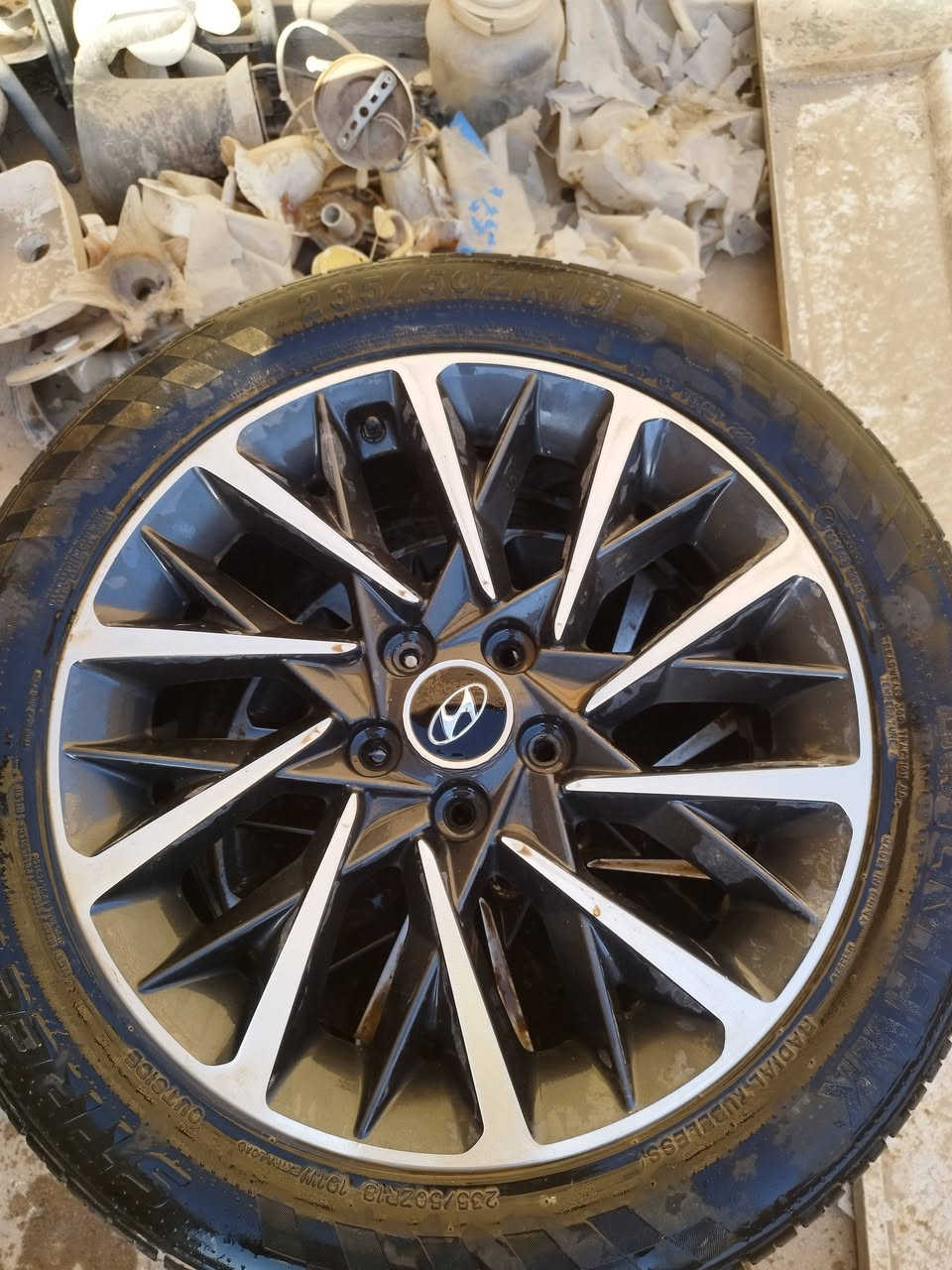 السلام عليكم 

غراض سوناتا للبيع مديل 23 لمتدد/ ***********
