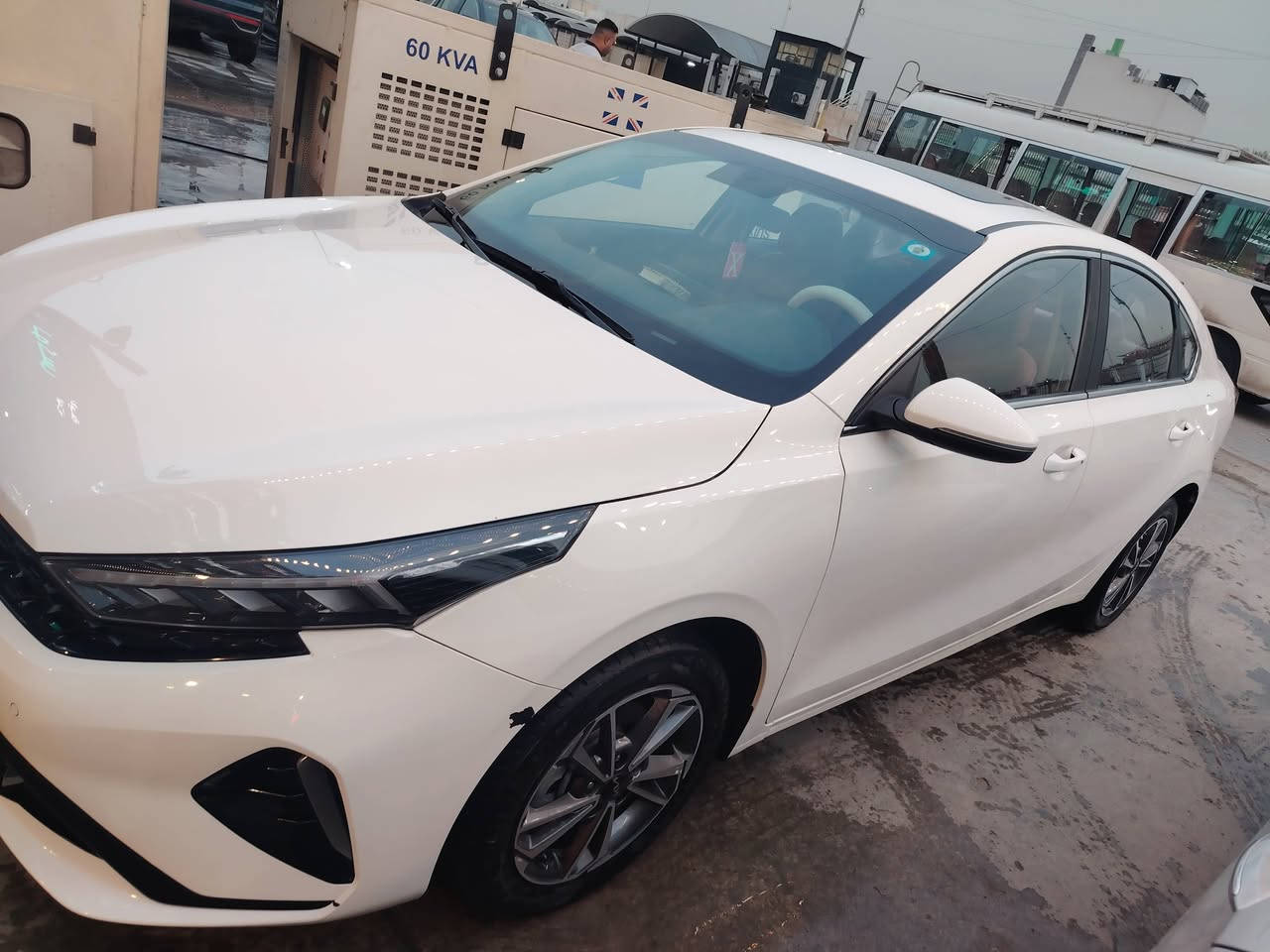 السلام عليكم اخوان K3 للبيع رقم بغداد بسمي موديل ٢٤ فتحة وبصمه و صندوق ذكي ترحيب اشاير وهيتر  بالمري مكينه ١٥٠٠ دبل نوزل اتو هولد هاند بريك دكمه حساس اطارات حساسات أمامية وخلفية كامرة اصليه واربع وضعيات قيادة   سعره 135  ورقة وبيه مجال


**إذا كنت صاحب هذا الإعلان وتريد حذفه لأي سبب، رجاءا أرسل رسالة إلى الدعم الفني**