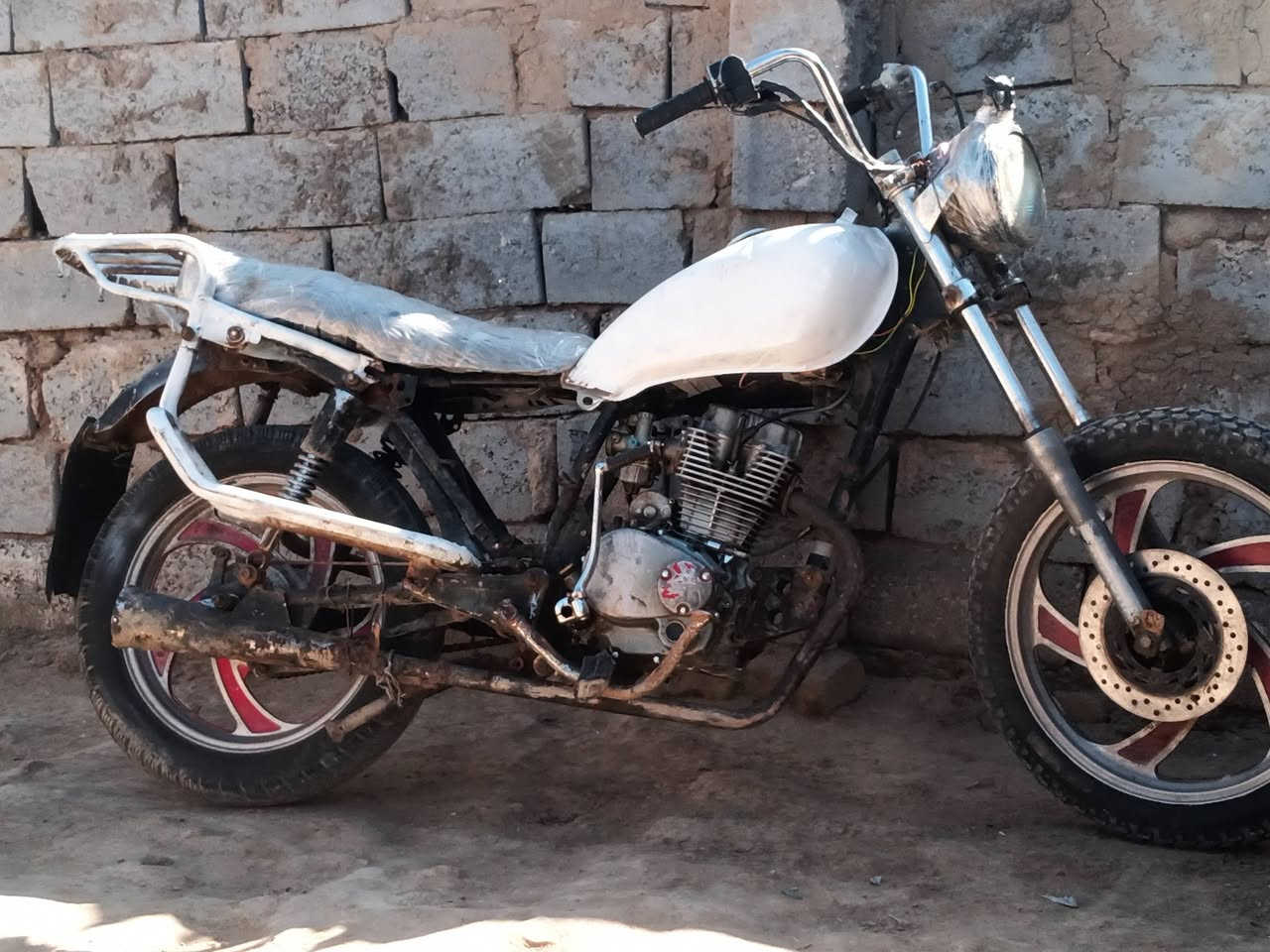 السلام عليكم جونده (كلك) شغاله  للبيع السعر 95 الف وبيها مجال قليل مكان الرميثه غير الشراي لحد يراسل ***********
