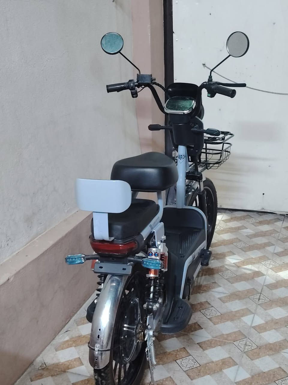 ماطور سكل بس نقص بطاريات شرط ماواصل مصلح 
سعر 250الف وبي مجال


**إذا كنت صاحب هذا الإعلان وتريد حذفه لأي سبب، رجاءا أرسل رسالة إلى الدعم الفني**