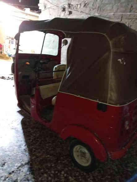 سلام عليكم تكتك موديل 2018 مكينه مال عشرين مكينه مكفوله من تبخير وتنقيص مكينه ناعمه وحلوه التكتك بيه تعمير بسيط بل دوسه الماميه مكاني بغداد الكماليه السعر2500 وبيها مجال الرقم ***********
