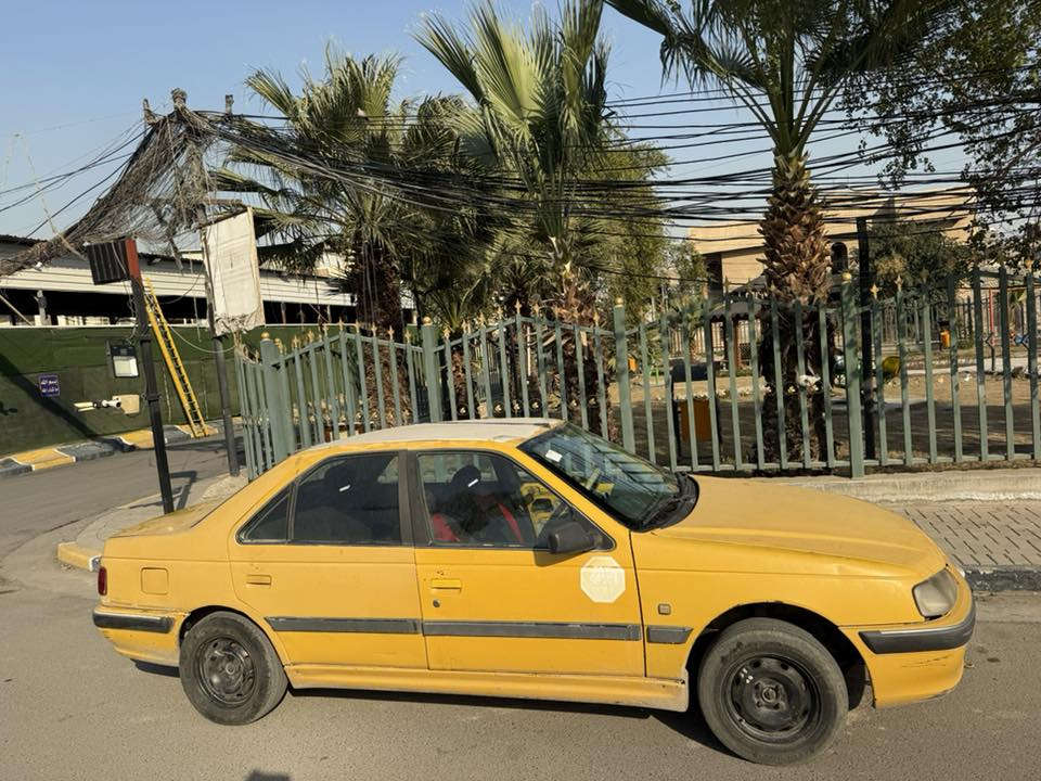 سلام عليكم البيع بيجو بارص موديل 2015 بسمي ارقام انكليزي قبل سبوع حولت بل تاجيات مصفره من كلشي السياره متروكه صار ٤ سنوات  مكينه بيهه سوط اني ابيع مكينه كايمه بس سياره تشتغل وتمشي كير جديد راديتر جديد كهربايات كلهن شغالات سياره رايدلهه ترتيب  سعرهه ٢٥ ورقه مكان سياره بغداد الكرخ السيديه ***********
