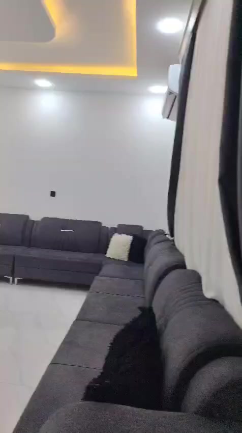 #لــلـبـيـع 

دار فـي حـي الـتـعـلـيـم 

سـنــد جــمـعـيـة الـنـور 

مــسـاحـة 150 مـتـر 

واجــهــة 10 مــتـر 

بــنـاء حـديـث 

طـابـقـيـن 

ط١(كراج،مطبخ، هول، استقبال، غرفتين نوم ، صحيات)

ط٢ (هول،٤ غرف نوم ، صحيات، )

للاستفسار التواصل على الرقم 

☎️ ***********
