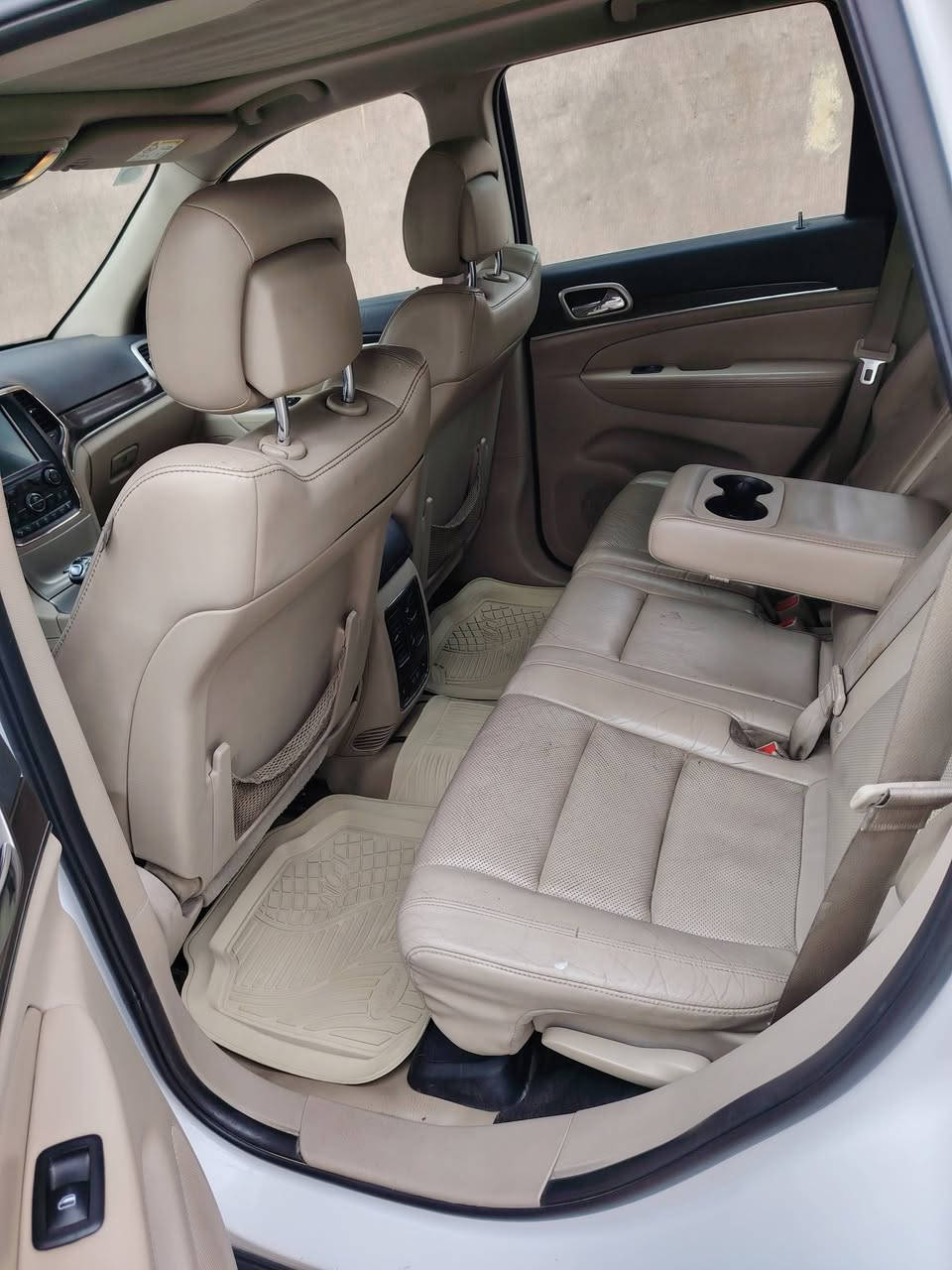 جيب 2014 لمتد
رقم بغداد
خليجي مكفوله من الصبغ والتبديل 
رقم بغداد جديدة
مستخدم عداد 159 الف ميل
مواصفات لمتد
بانوراما  
مكينه 3.6
داخل بيجي 
بصمه عدد اثنان
تشغيل عن بعد 
شاشه كبيره 
اريل نفكيتر 
كامره خلفيه 
المقاعد الامامية كهرباء 
تبريد +تدفئة مقاعد امامية
خزن مقاعد
فور ويل 
مري قلاب مع الرجوع للخلف
دبل صالنصة
لايت زنون 
حساس امامي 
حساس خلفي 
تحكم ستيرن 
تبريد قطعتين 
مكان السيارة 
كربلاء السعر 240... 
***********
