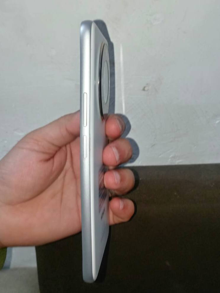 جهاز هونر اخو جديد ضد الماي وذاكرته 256 جهاز قوي اريده بيع 350او مراوس بايفون 13برو وهذ رقمي وتساب ***********
