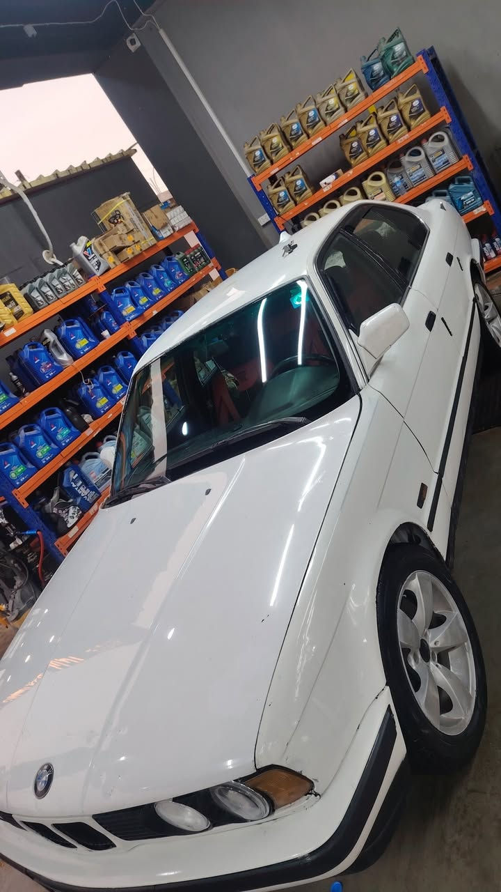 بي ام للبيع حجم 535فل
موديل 1991

سنويه ل 28

كير اوتو

جامات كهرباء

باتري جديد

منضومه زينون

اربع سماعات شغاله

ترايك عل بصره 

سياره خير من الله 
كير ومحرك شرط
  السعر 46 وبيها مجال بيك خير وتدلل مكان السياره موصل الايمن الرقم ***********
